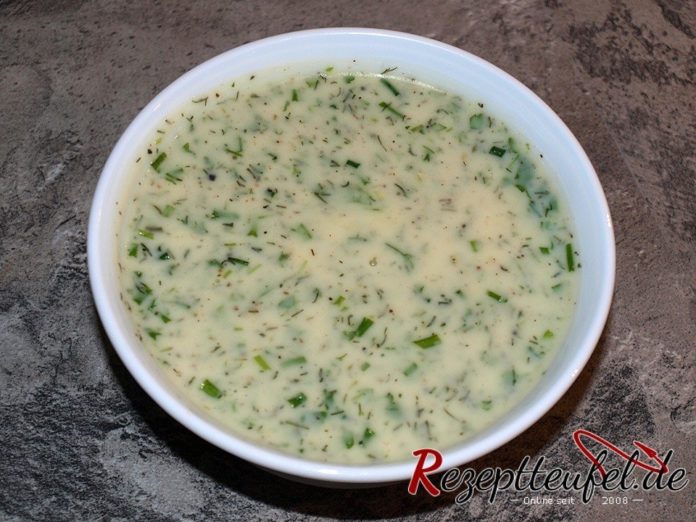 Rezept für Joghurt-Kräuter-Dressing, ideal für Blattsalate