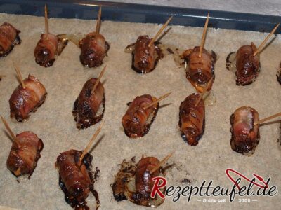 Die fertigen Datteln im Speckmantel