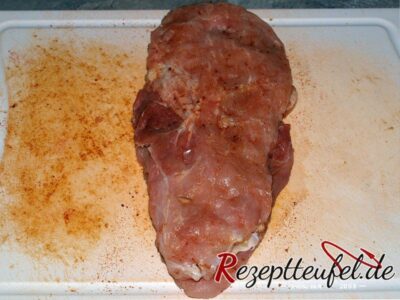 Die zweite Scheibe Schnitzel als "Deckel" aufsetzen