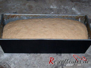 Aufgegangener Teig in der Form