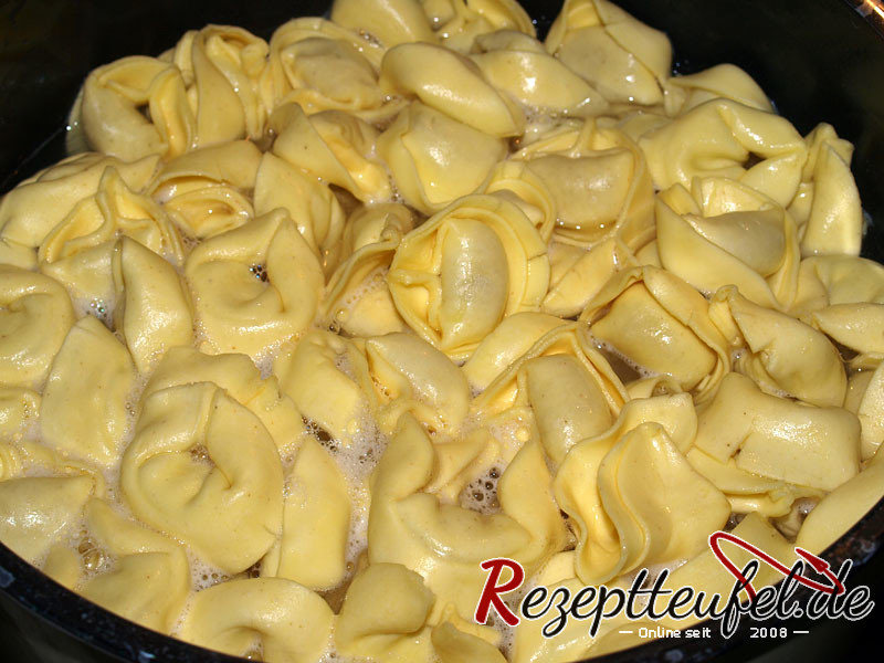 Tortellini nach Packungsanleitung kochen