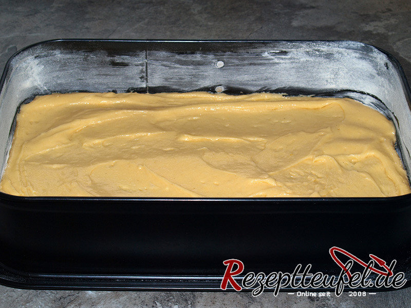 Teig auf den Boden Springform verstreichen