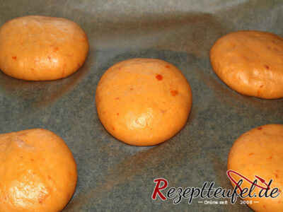 Die geformten Burger Buns bevor sie gegangen sind