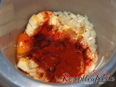 Die Zutaten in ein Gefäß geben