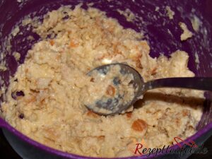 Der Spotzenteig wird abgestochen