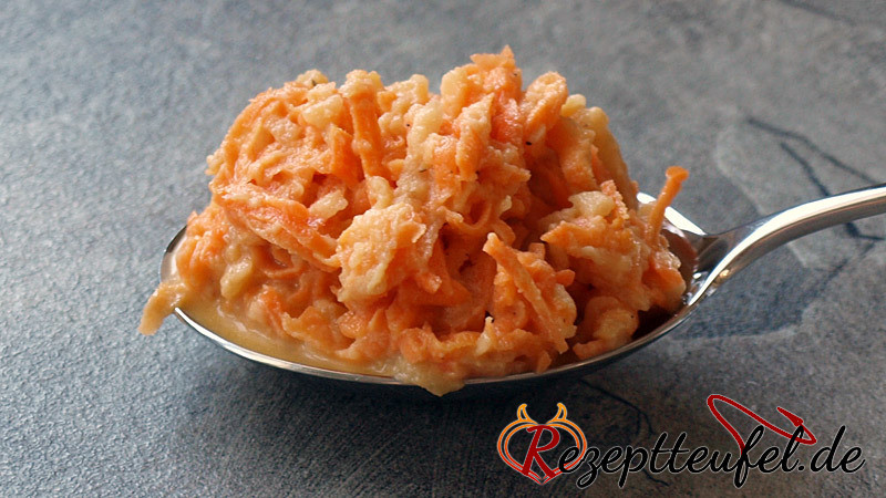 Möhrensalat mit Apfel und Joghurtdressing