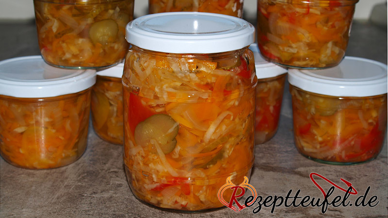 Pusztasalat in Gläsern eingemacht