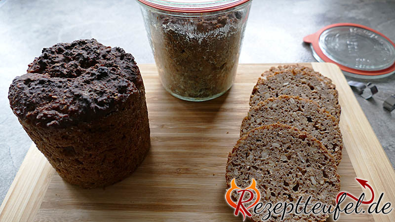 Kerniges Roggenvollkornbrot aus dem Glas