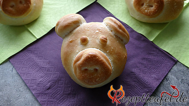 Glückschweinchen aus Hefeteig