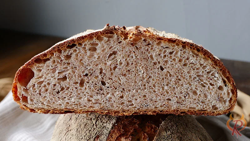 Bild vom aufgeschnittenen Kartoffelbreibrot über Nacht