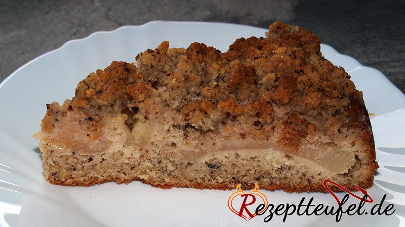 Apfel-Nusskuchen mit Streusel