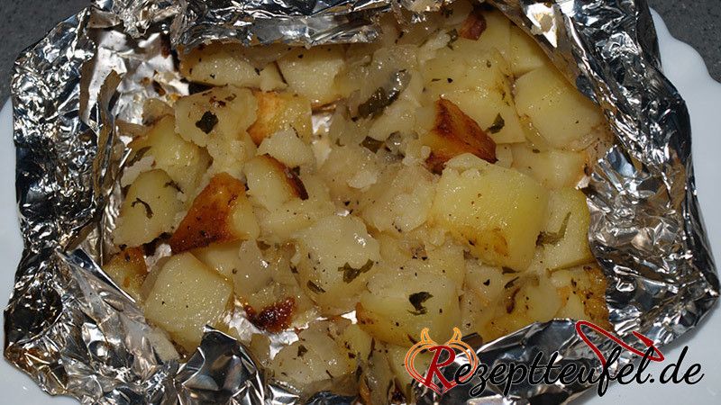 Kartoffelwürfel im Alupäckchen vom Grill – Type Zwiebel