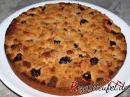 Gebackener Kirschkuchen mit Streusel