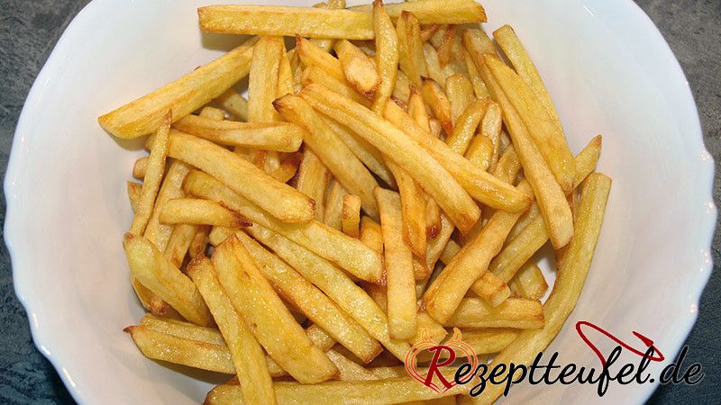 Pommes Frites aus der Fritteuse